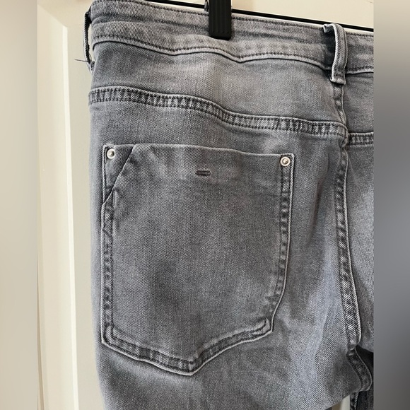 Zara Designer, Gray, Distressed Jeans Women’s Size 10 - Picture 2 of 16